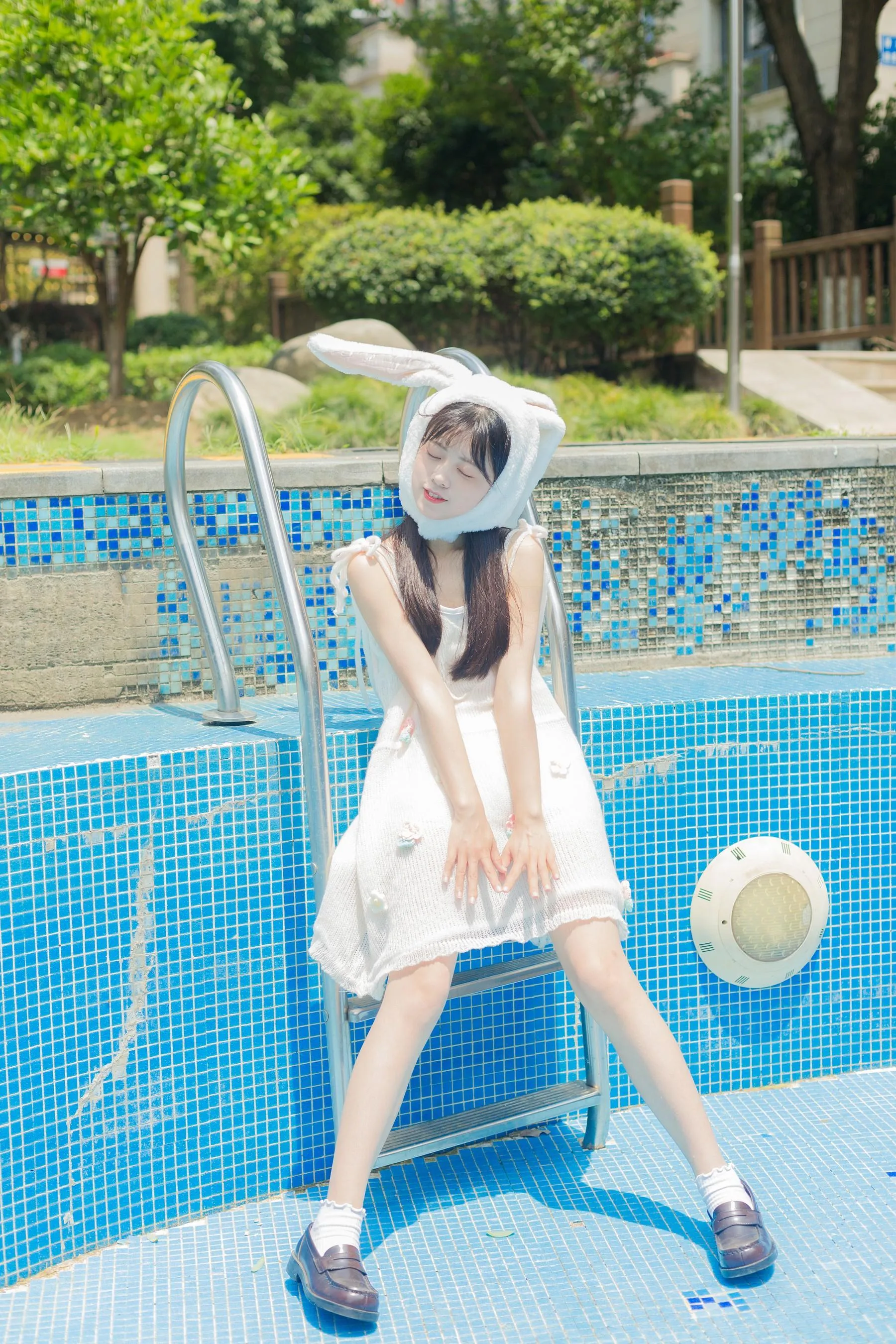 [YITUYU艺图语]2022.07.09 夏日泳池的兔子 可爱泡泡呀 [36P]插图8